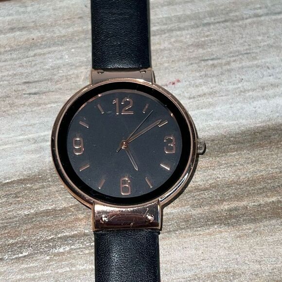 Rose Gold Wristwatch Women’s Black Band  Japan Movement Tested Added New Battery - Picture 1 of 8